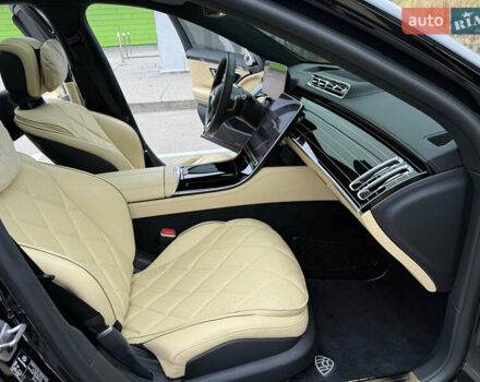 Черный Мерседес Майбах, объемом двигателя 3.98 л и пробегом 18 тыс. км за 208888 $, фото 83 на Automoto.ua