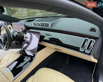 Черный Мерседес Майбах, объемом двигателя 3.98 л и пробегом 18 тыс. км за 208888 $, фото 92 на Automoto.ua