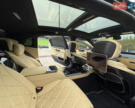 Черный Мерседес Майбах, объемом двигателя 3.98 л и пробегом 18 тыс. км за 208888 $, фото 94 на Automoto.ua