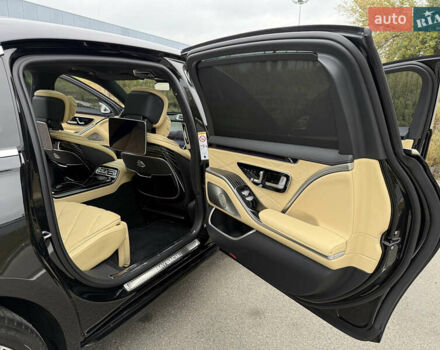 Черный Мерседес Майбах, объемом двигателя 3.98 л и пробегом 18 тыс. км за 208888 $, фото 56 на Automoto.ua