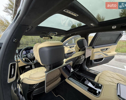 Черный Мерседес Майбах, объемом двигателя 3.98 л и пробегом 18 тыс. км за 208888 $, фото 80 на Automoto.ua