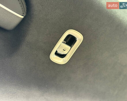 Черный Мерседес Майбах, объемом двигателя 3.98 л и пробегом 18 тыс. км за 208888 $, фото 81 на Automoto.ua