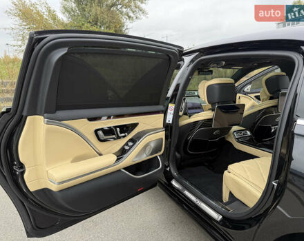 Черный Мерседес Майбах, объемом двигателя 3.98 л и пробегом 18 тыс. км за 208888 $, фото 73 на Automoto.ua