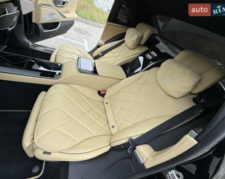 Черный Мерседес Майбах, объемом двигателя 3.98 л и пробегом 18 тыс. км за 208888 $, фото 79 на Automoto.ua