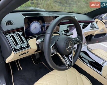 Черный Мерседес Майбах, объемом двигателя 3.98 л и пробегом 18 тыс. км за 208888 $, фото 69 на Automoto.ua