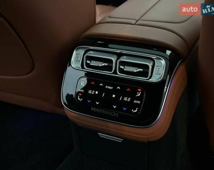 Черный Мерседес Майбах, объемом двигателя 3.98 л и пробегом 44 тыс. км за 190000 $, фото 79 на Automoto.ua