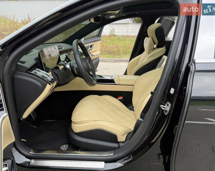 Черный Мерседес Майбах, объемом двигателя 3.98 л и пробегом 18 тыс. км за 208888 $, фото 68 на Automoto.ua