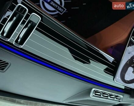 Черный Мерседес Майбах, объемом двигателя 3.98 л и пробегом 44 тыс. км за 190000 $, фото 47 на Automoto.ua