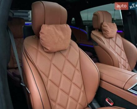 Черный Мерседес Майбах, объемом двигателя 3.98 л и пробегом 44 тыс. км за 190000 $, фото 54 на Automoto.ua