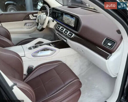 Черный Мерседес Майбах, объемом двигателя 4 л и пробегом 100 тыс. км за 150000 $, фото 17 на Automoto.ua