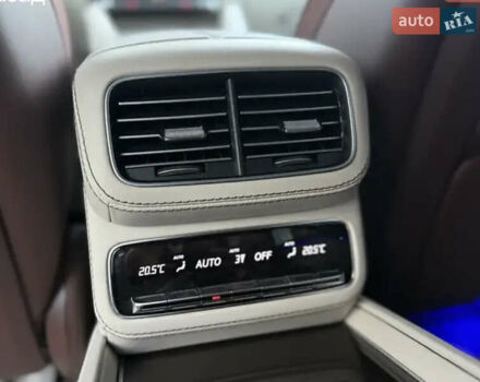 Черный Мерседес Майбах, объемом двигателя 4 л и пробегом 100 тыс. км за 150000 $, фото 8 на Automoto.ua