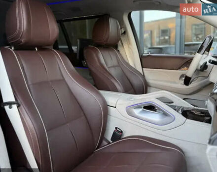 Черный Мерседес Майбах, объемом двигателя 4 л и пробегом 100 тыс. км за 150000 $, фото 12 на Automoto.ua