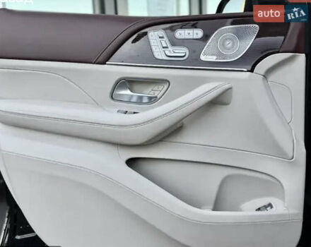 Черный Мерседес Майбах, объемом двигателя 4 л и пробегом 100 тыс. км за 150000 $, фото 2 на Automoto.ua