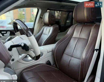 Черный Мерседес Майбах, объемом двигателя 4 л и пробегом 100 тыс. км за 150000 $, фото 4 на Automoto.ua