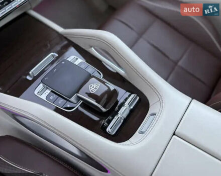 Черный Мерседес Майбах, объемом двигателя 4 л и пробегом 100 тыс. км за 150000 $, фото 11 на Automoto.ua