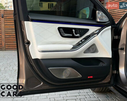 Чорний Мерседес Майбах, об'ємом двигуна 5.98 л та пробігом 13 тис. км за 360221 $, фото 17 на Automoto.ua