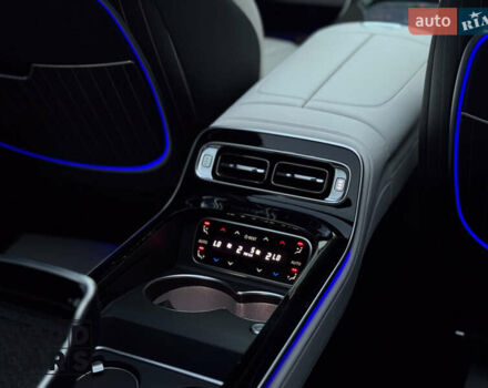 Чорний Мерседес Майбах, об'ємом двигуна 5.98 л та пробігом 13 тис. км за 360221 $, фото 9 на Automoto.ua