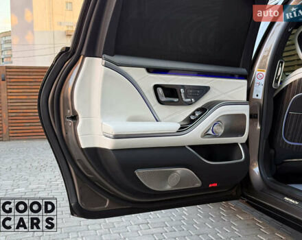 Чорний Мерседес Майбах, об'ємом двигуна 5.98 л та пробігом 13 тис. км за 360221 $, фото 11 на Automoto.ua