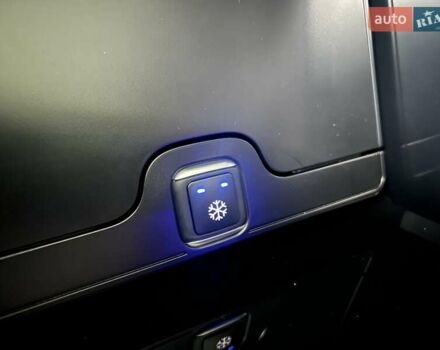 Черный Мерседес Майбах, объемом двигателя 3.98 л и пробегом 1 тыс. км за 233649 $, фото 28 на Automoto.ua