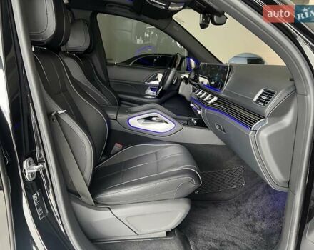 Черный Мерседес Майбах, объемом двигателя 3.98 л и пробегом 1 тыс. км за 233649 $, фото 33 на Automoto.ua