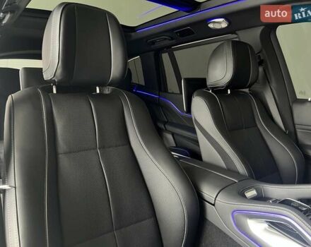 Черный Мерседес Майбах, объемом двигателя 3.98 л и пробегом 1 тыс. км за 233649 $, фото 34 на Automoto.ua