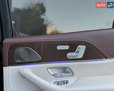 Чорний Мерседес Майбах, об'ємом двигуна 3.98 л та пробігом 98 тис. км за 154900 $, фото 79 на Automoto.ua