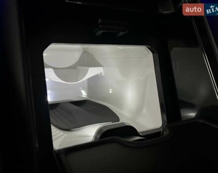 Черный Мерседес Майбах, объемом двигателя 3.98 л и пробегом 1 тыс. км за 233649 $, фото 29 на Automoto.ua