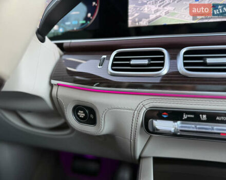 Чорний Мерседес Майбах, об'ємом двигуна 3.98 л та пробігом 98 тис. км за 154900 $, фото 39 на Automoto.ua