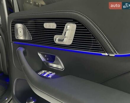 Черный Мерседес Майбах, объемом двигателя 3.98 л и пробегом 1 тыс. км за 233649 $, фото 32 на Automoto.ua