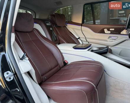 Чорний Мерседес Майбах, об'ємом двигуна 3.98 л та пробігом 98 тис. км за 154900 $, фото 82 на Automoto.ua