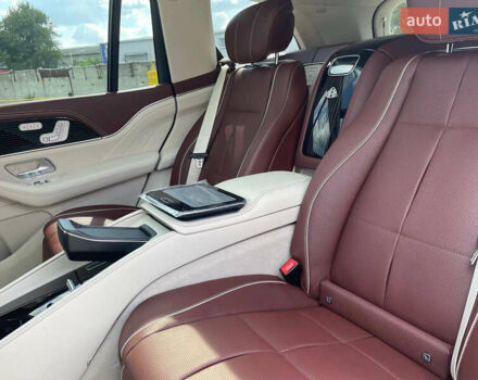 Черный Мерседес Майбах, объемом двигателя 4 л и пробегом 75 тыс. км за 155000 $, фото 5 на Automoto.ua