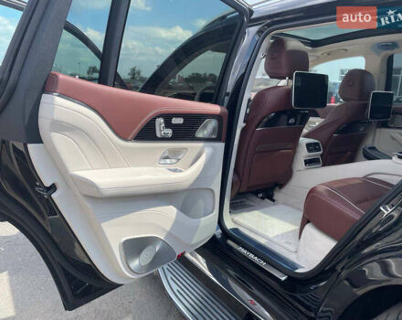 Черный Мерседес Майбах, объемом двигателя 4 л и пробегом 75 тыс. км за 155000 $, фото 4 на Automoto.ua