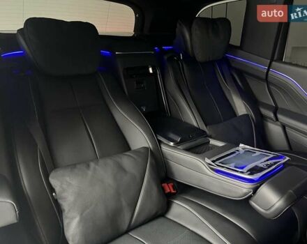 Черный Мерседес Майбах, объемом двигателя 3.98 л и пробегом 1 тыс. км за 233649 $, фото 26 на Automoto.ua