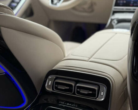 Коричневый Мерседес Майбах, объемом двигателя 4 л и пробегом 3 тыс. км за 250000 $, фото 14 на Automoto.ua