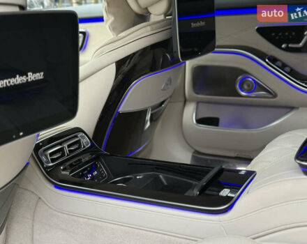 Коричневый Мерседес Майбах, объемом двигателя 4 л и пробегом 3 тыс. км за 250000 $, фото 9 на Automoto.ua