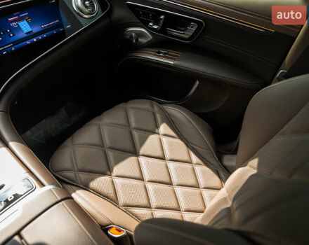 Коричневий Мерседес Майбах, об'ємом двигуна 0 л та пробігом 7 тис. км за 240000 $, фото 43 на Automoto.ua