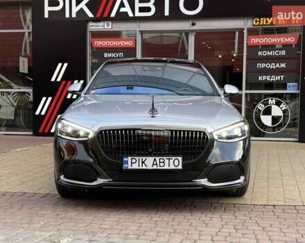 Серый Мерседес Майбах, объемом двигателя 4 л и пробегом 56 тыс. км за 149900 $, фото 2 на Automoto.ua