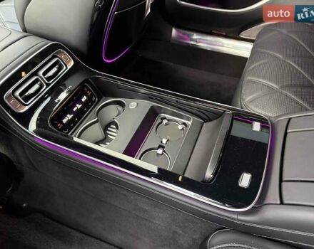 Серый Мерседес Майбах, объемом двигателя 4 л и пробегом 56 тыс. км за 149900 $, фото 59 на Automoto.ua