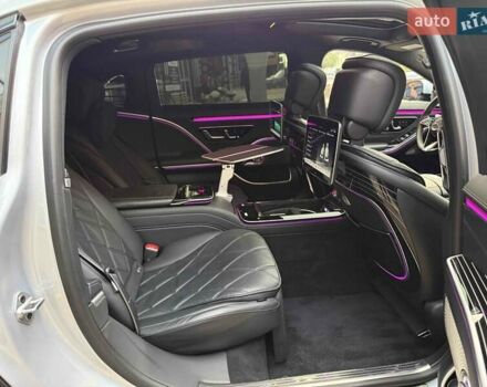 Серый Мерседес Майбах, объемом двигателя 4 л и пробегом 56 тыс. км за 149900 $, фото 81 на Automoto.ua