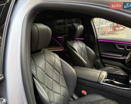 Серый Мерседес Майбах, объемом двигателя 4 л и пробегом 56 тыс. км за 149900 $, фото 93 на Automoto.ua