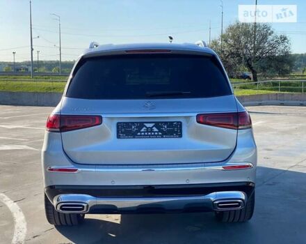 Серый Мерседес Майбах, объемом двигателя 4 л и пробегом 1 тыс. км за 191000 $, фото 3 на Automoto.ua