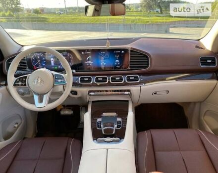 Серый Мерседес Майбах, объемом двигателя 4 л и пробегом 1 тыс. км за 191000 $, фото 8 на Automoto.ua