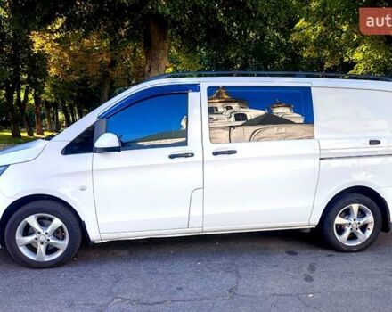 Белый Мерседес Metris, объемом двигателя 2 л и пробегом 403 тыс. км за 14999 $, фото 1 на Automoto.ua