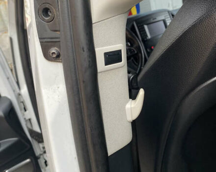 Белый Мерседес Metris, объемом двигателя 2 л и пробегом 181 тыс. км за 19300 $, фото 10 на Automoto.ua