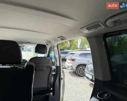 Бежевый Мерседес Metris, объемом двигателя 2 л и пробегом 93 тыс. км за 23000 $, фото 13 на Automoto.ua