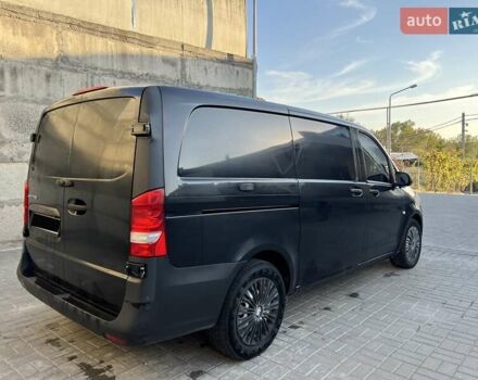 Черный Мерседес Metris, объемом двигателя 2 л и пробегом 125 тыс. км за 17700 $, фото 5 на Automoto.ua