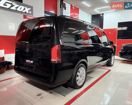 Черный Мерседес Metris, объемом двигателя 2 л и пробегом 190 тыс. км за 27000 $, фото 3 на Automoto.ua