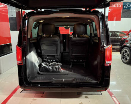 Черный Мерседес Metris, объемом двигателя 2 л и пробегом 190 тыс. км за 27000 $, фото 4 на Automoto.ua