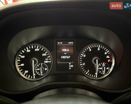 Черный Мерседес Metris, объемом двигателя 2 л и пробегом 190 тыс. км за 27000 $, фото 12 на Automoto.ua