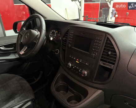 Черный Мерседес Metris, объемом двигателя 2 л и пробегом 190 тыс. км за 27000 $, фото 9 на Automoto.ua